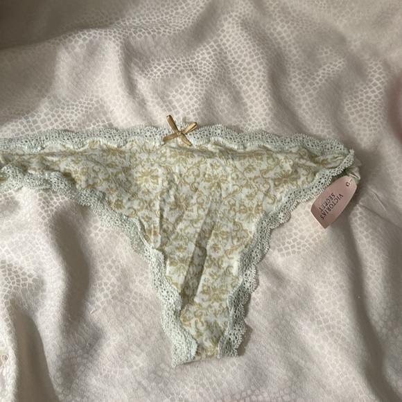 Lot of 7 Victoria’s Secret thongs - Picture 6 of 9